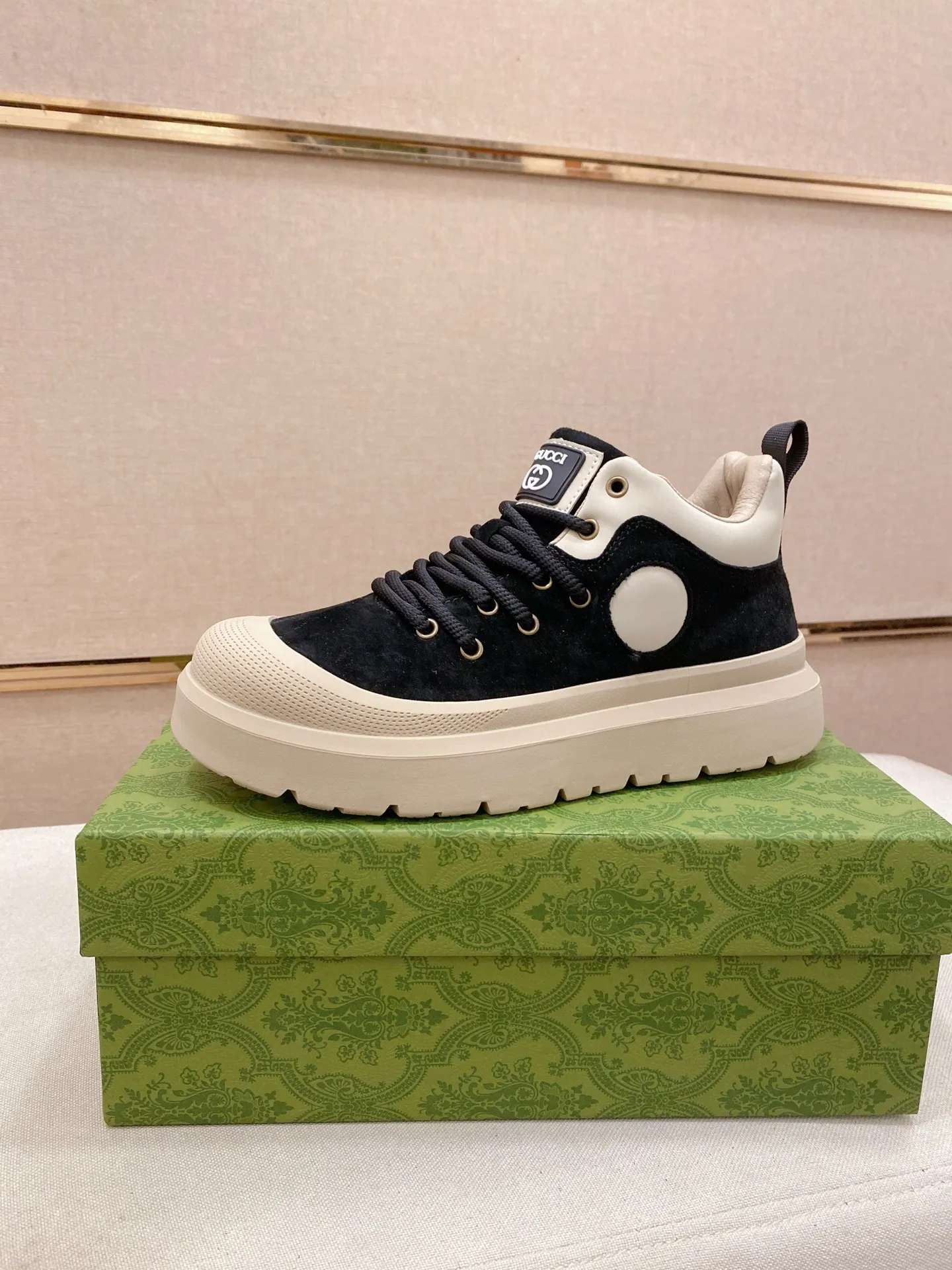 Men's men's shoes 💰 462💰🇮🇹🇮🇹GUCCI (Gucci) top 🔍🔍 new models are on sale at the same time at the counter. The uppers 🇮🇹 are imported from Italy and are made of top-grain cowhide. Fully imported genuine leather lining 💪💪, completely 1⃣️ to 1⃣️ replica 🇮🇹💪💪, ⚠ sole: original sole provided by the original factory, exclusive movable molded sole super comfortable, ⚠ original factory follow-up, 🔍🔍 high quality, you can go in and out of the counter at will, welcome to compare⚠. Code number:38-44